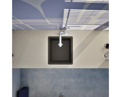 Vue de dessus d''un évier avec un lavabo