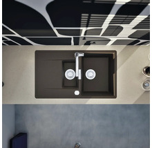 Spüle mit Abtropffläche und Armatur