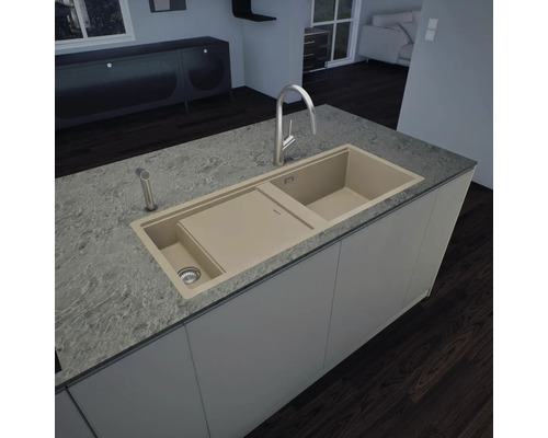 Küchenspüle mit Abtropffläche und Armatur auf einer Kücheninsel