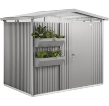 Metall Gerätehaus mit Tür und bepflanzten Wandkästen