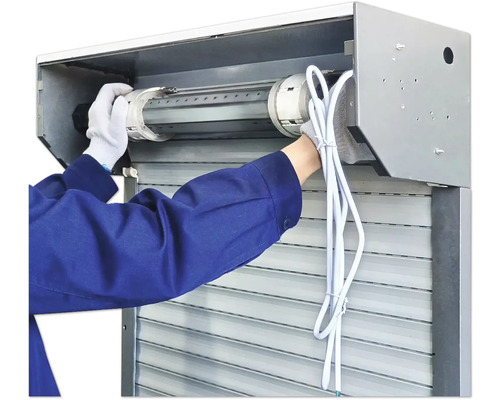 Montage d''un système de volet roulant par une personne