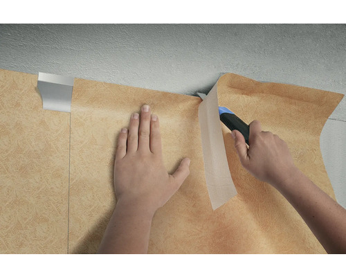 Pose d''un papier peint avec un cutter