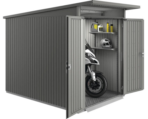 Abri de jardin en métal avec portes ouvertes, moto, casque et étagères
