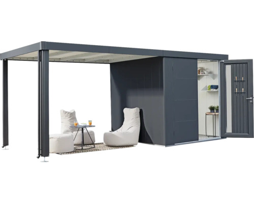 Coin salon couvert avec abri de jardin pour ranger outils et meubles de jardin