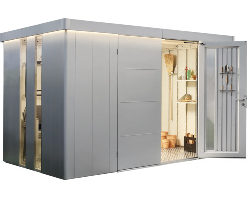 Abri de jardin avec porte ouverte, étagères et outils de jardin