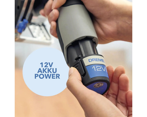Batterie Dremel 12 volts tenue par des mains