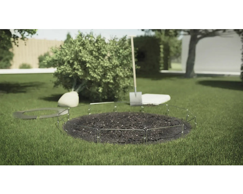 Scène de jardin avec bordure de parterre, bêche et terreau.