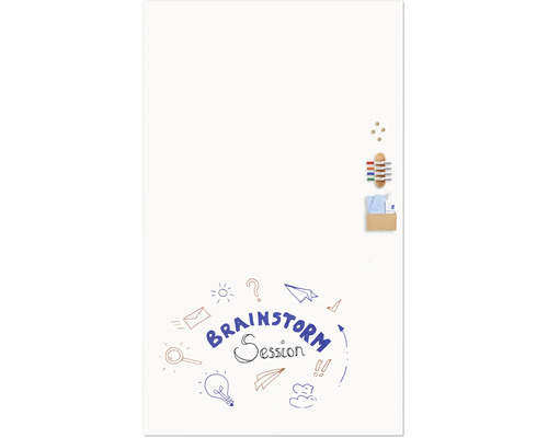 Whiteboard mit Brainstorming-Skizzen, Markern und Zubehör