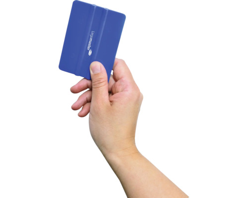 Hand hält Legamaster Rakel