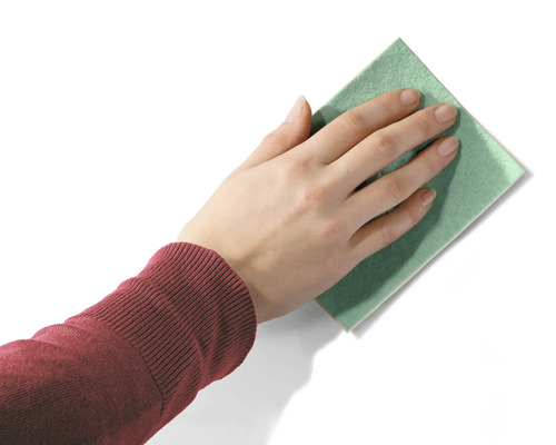 Hand schleift mit Schleifvlies