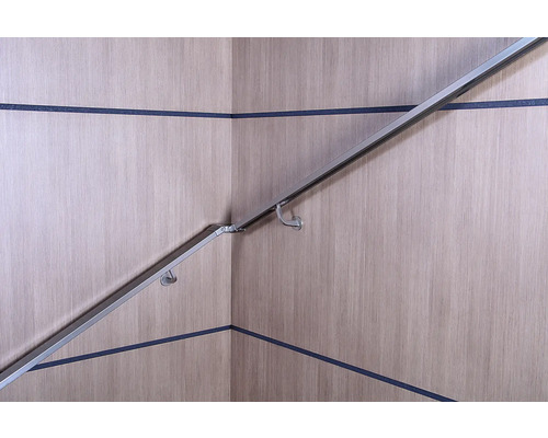 Metallhandlauf an einer Wand