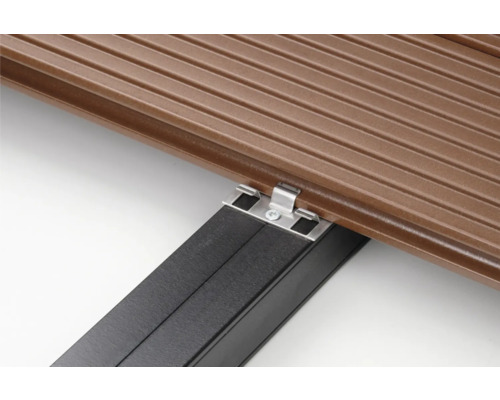 Terrassendiele mit Unterkonstruktion und Befestigungsclip