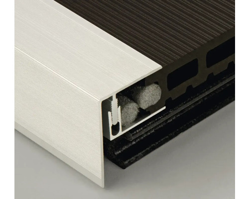 Detailansicht einer Türdichtung aus Aluminium mit Dichtungsprofil