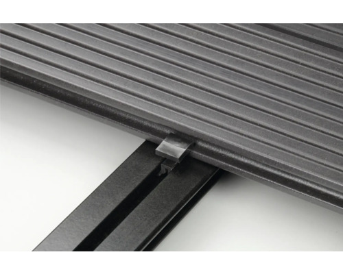 Terrassendiele mit Unterkonstruktion und Befestigungsclip