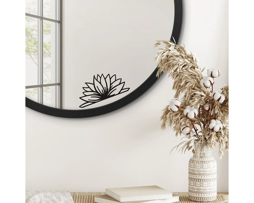 Dekoratives Wandtattoo mit Lotusblumen-Motiv auf einem Spiegel