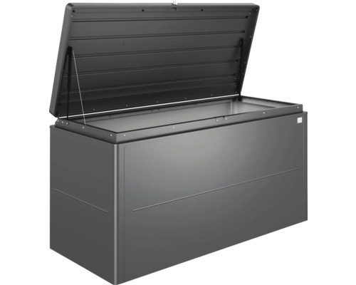 Geöffnete Gartentruhe zur Aufbewahrung im Aussenbereich