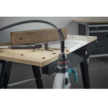Arbre de forage flexible Wolfcraft sur un établi avec outil de meulage