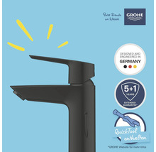 Schwarzer Wasserhahn mit Grohe Logo, Siegel für in Deutschland entwickelt und hergestellt, Siegel für fünf plus ein Jahr Garantie und QuickTool inklusive