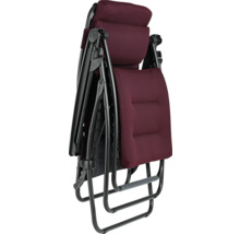 Zusammengeklappter Relaxsessel mit Stahlrahmen und Textilbezug