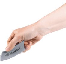 Hand hält Fleckenentferner