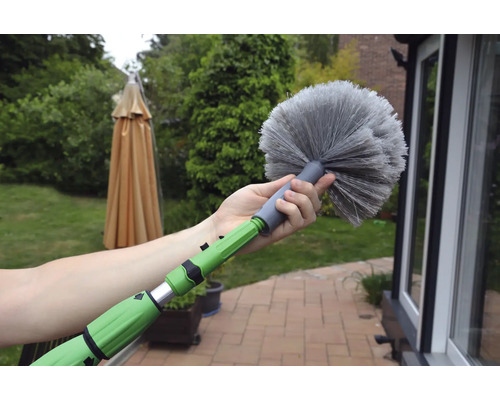 Staubwedel mit Teleskopstiel zur Reinigung von Fenstern