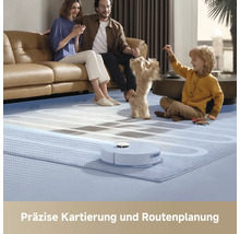 Szene mit Saugroboter, Familie und Hund im Wohnzimmer