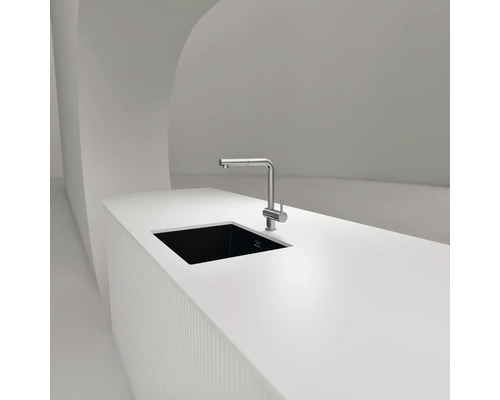 Spültischarmatur und Spüle in einer modernen Küchenumgebung.