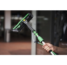 Lave vitre avec manche télescopique pour le nettoyage des vitres