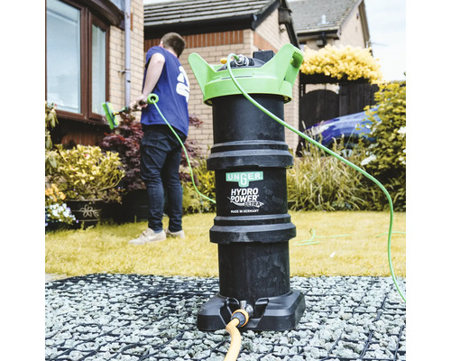 Unger Hydro Power Ultra Filtersystem zur Fensterreinigung im Außenbereich.