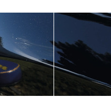 Sternenhimmel über Rasen mit reflektierender Oberfläche