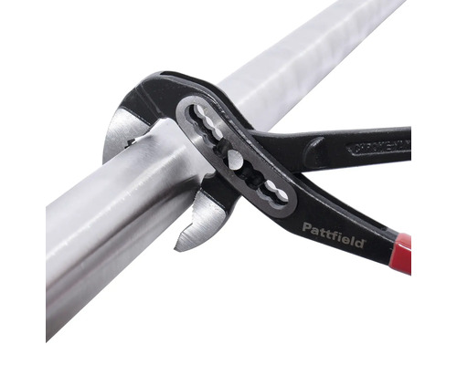 Pattfield Wasserpumpenzange an Metallrohr