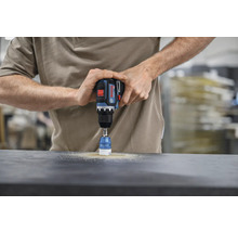 Bohren mit Akku-Bohrschrauber in Werkstück