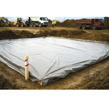 Bâche de construction grise sur un chantier