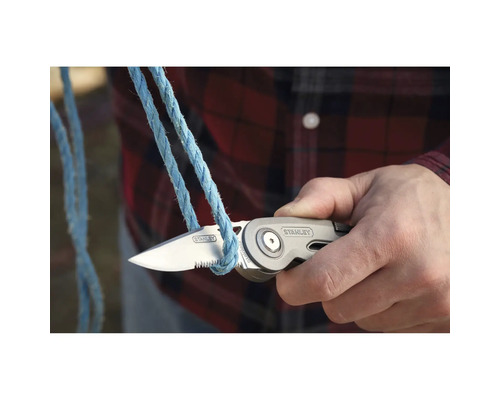 Couteau Stanley coupant une corde