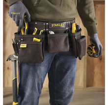 Artisan avec une ceinture à outils Stanley, équipée de divers outils