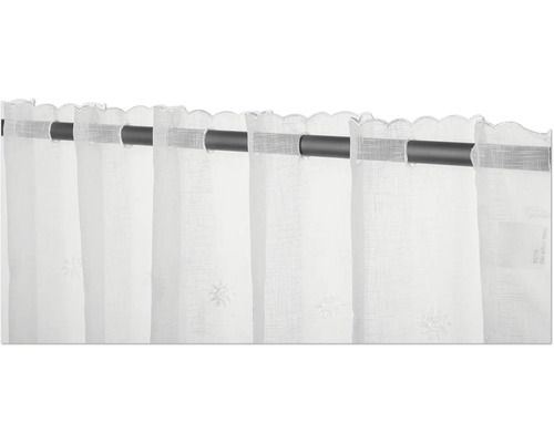 Gardine mit Ösenaufhängung an Gardinenstange