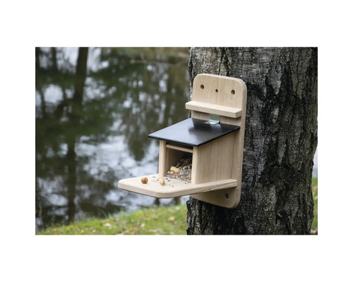 Eichhörnchenfutterhaus aus Holz zur Befestigung an einem Baumstamm