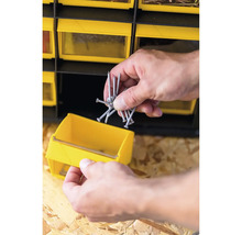Tiroir jaune avec clous pour armoire à outils