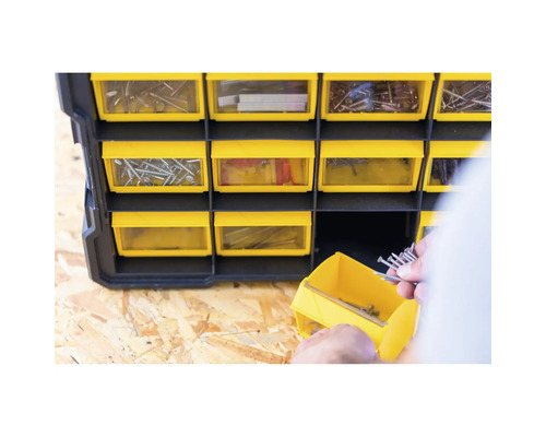 Boîte d'assortiment avec vis et clous dans des compartiments jaunes.
