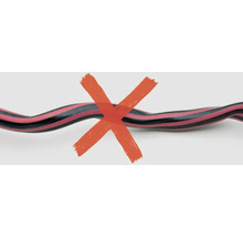 Image d'un tuyau d'arrosage défectueux avec une croix rouge