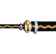 Tuyau avec colliers de serrage