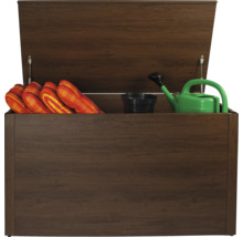 Coffre de rangement ouvert avec coussins, arrosoir et pot de fleurs