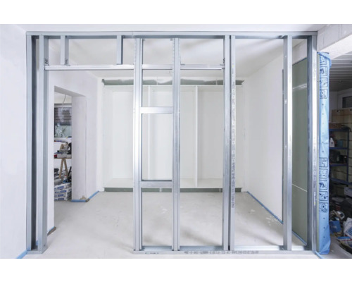 Intérieur avec ossature métallique pour cloisons sèches