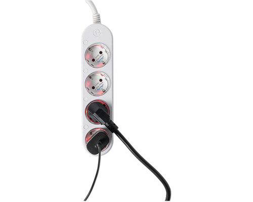 Mehrfachsteckdose mit eingesteckten Netzsteckern