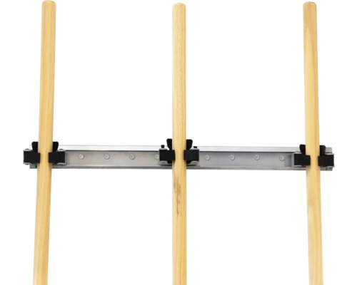 Échelle en bois avec rail métallique et supports noirs