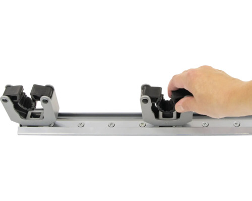 Barre de support d'outils avec une main insérant un support