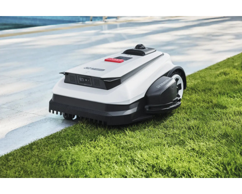 Tondeuse à gazon automatique sur pelouse