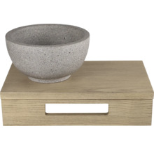 Coupe décorative en pierre sur une boîte en bois