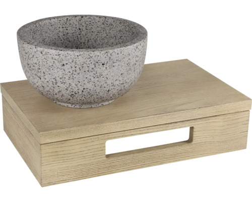 Coupe décorative sur une boîte en bois