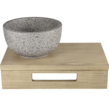 Coupe décorative sur une boîte en bois